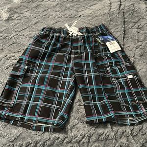 Kanu Surf Men's swim trunks. BNWT size medium.